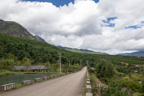 Road among Mountains