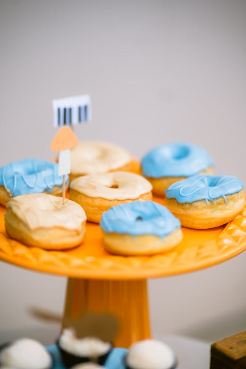 Gratis arkivbilde med blå glasur, delikat, donuts