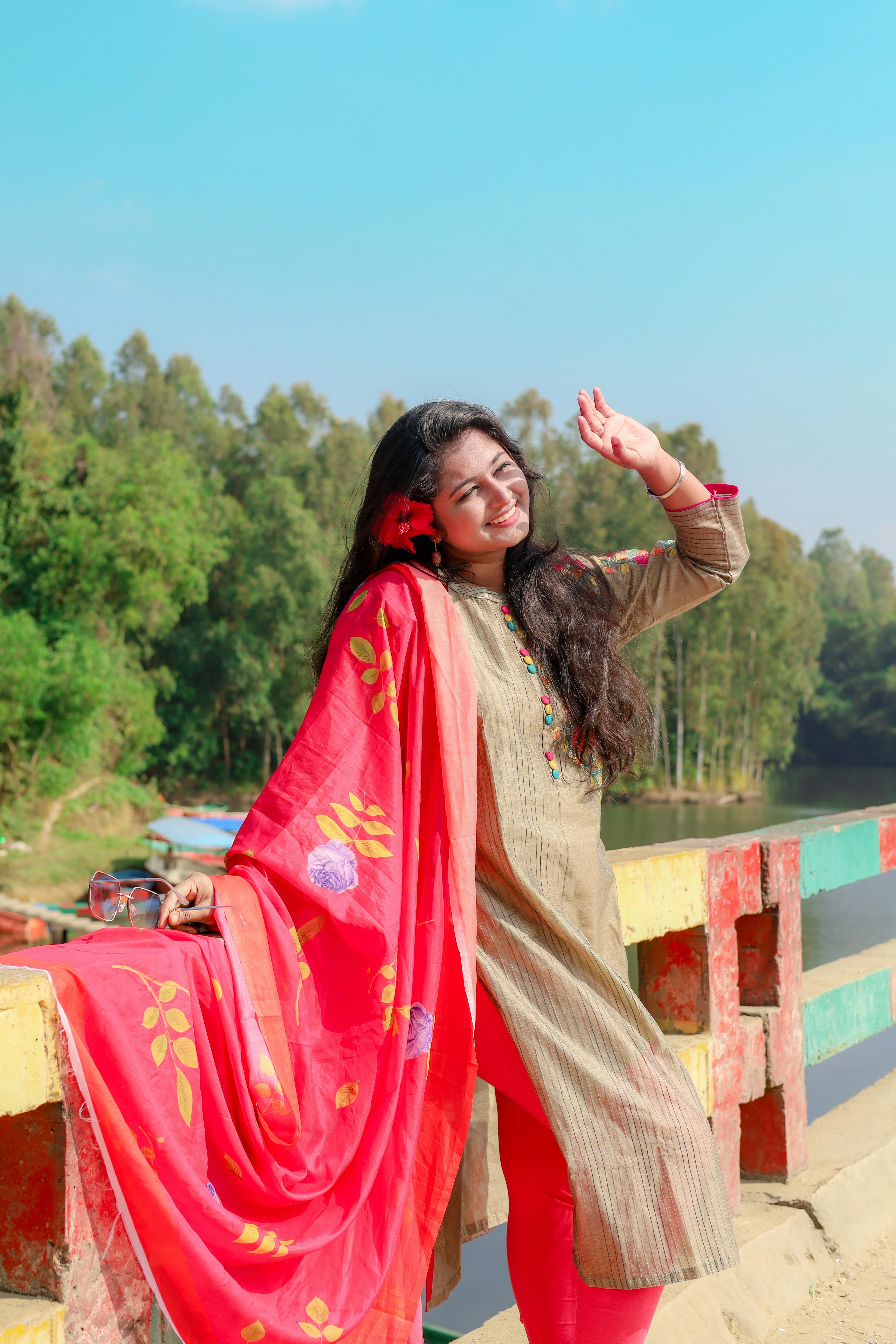 Patiala salwer suit photo poses idea || Patiala Salwar photo poses for  girls || photo poses - YouTube