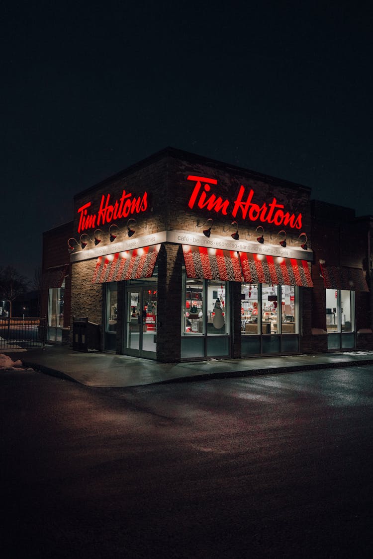 Tim Hortons Sous La Neige De Quebec