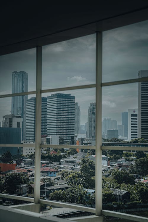 Foto profissional grátis de arranha-céus, centro da cidade, céu nublado