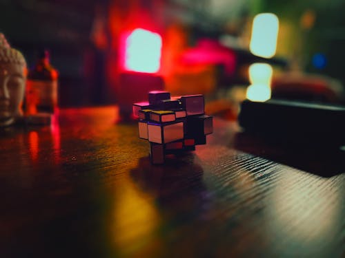 Foto profissional grátis de cubo de quebra-cabeça, cubo magico, enigma