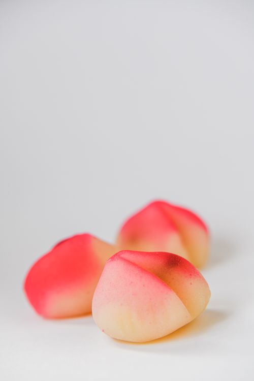 Free Soft and fresh flower petals with delicate hues on a white backdrop for a minimalist and serene feel. Stock Photo