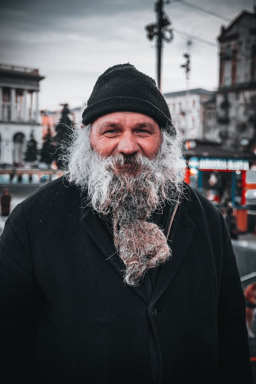 Gratis stockfoto met bewolkt, glimlachen, grijze baard