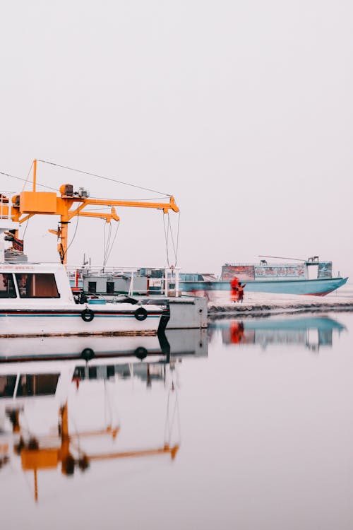 Foto profissional grátis de ancorado, barco, barco de pesca