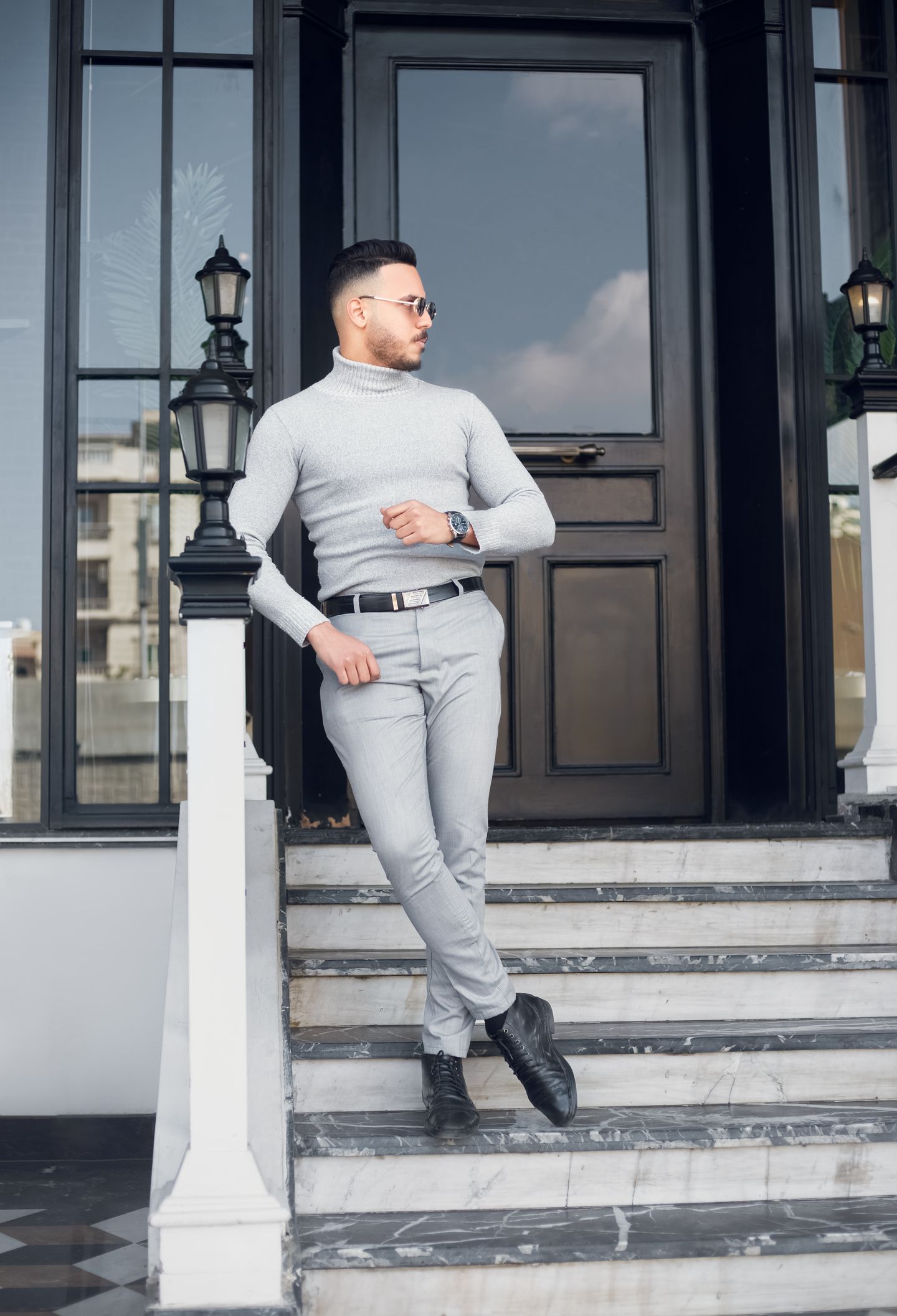 Sweater cuello redondo gris