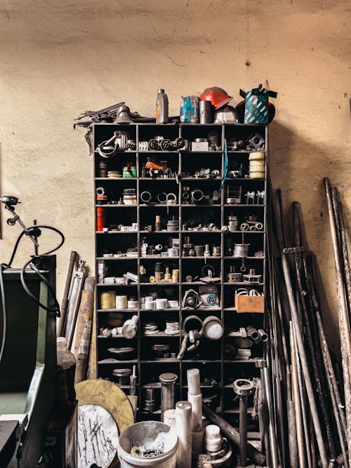 Darmowe zdjęcie z galerii z garaż, instrumenty, mur