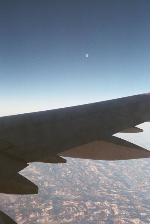 Foto d'estoc gratuïta de 35 mm, finestra de l'avió, fotografia analogica