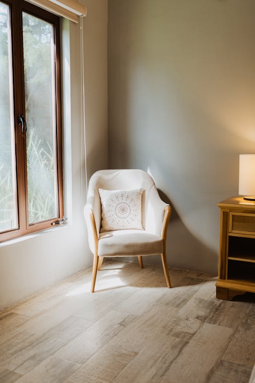 Darmowe zdjęcie z galerii z dom, drewniana podłoga, fotel