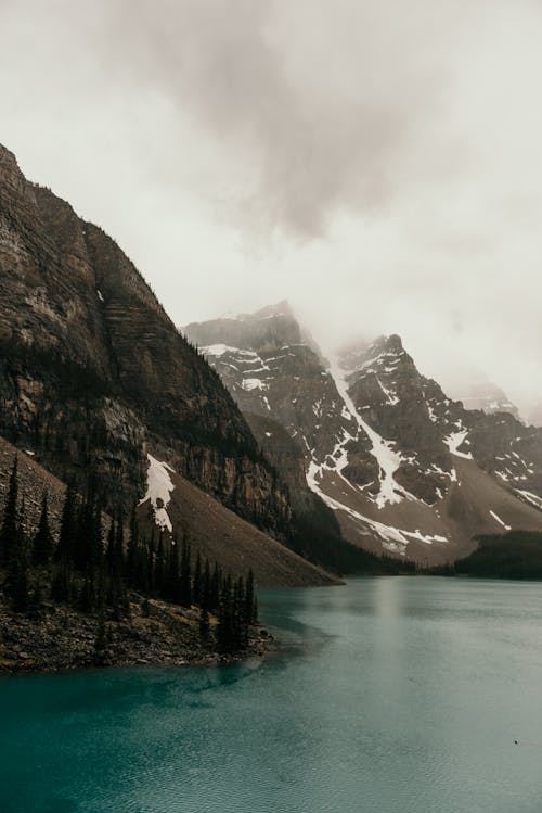 Δωρεάν στοκ φωτογραφιών με βουνά, κατακόρυφη λήψη, λίμνη
