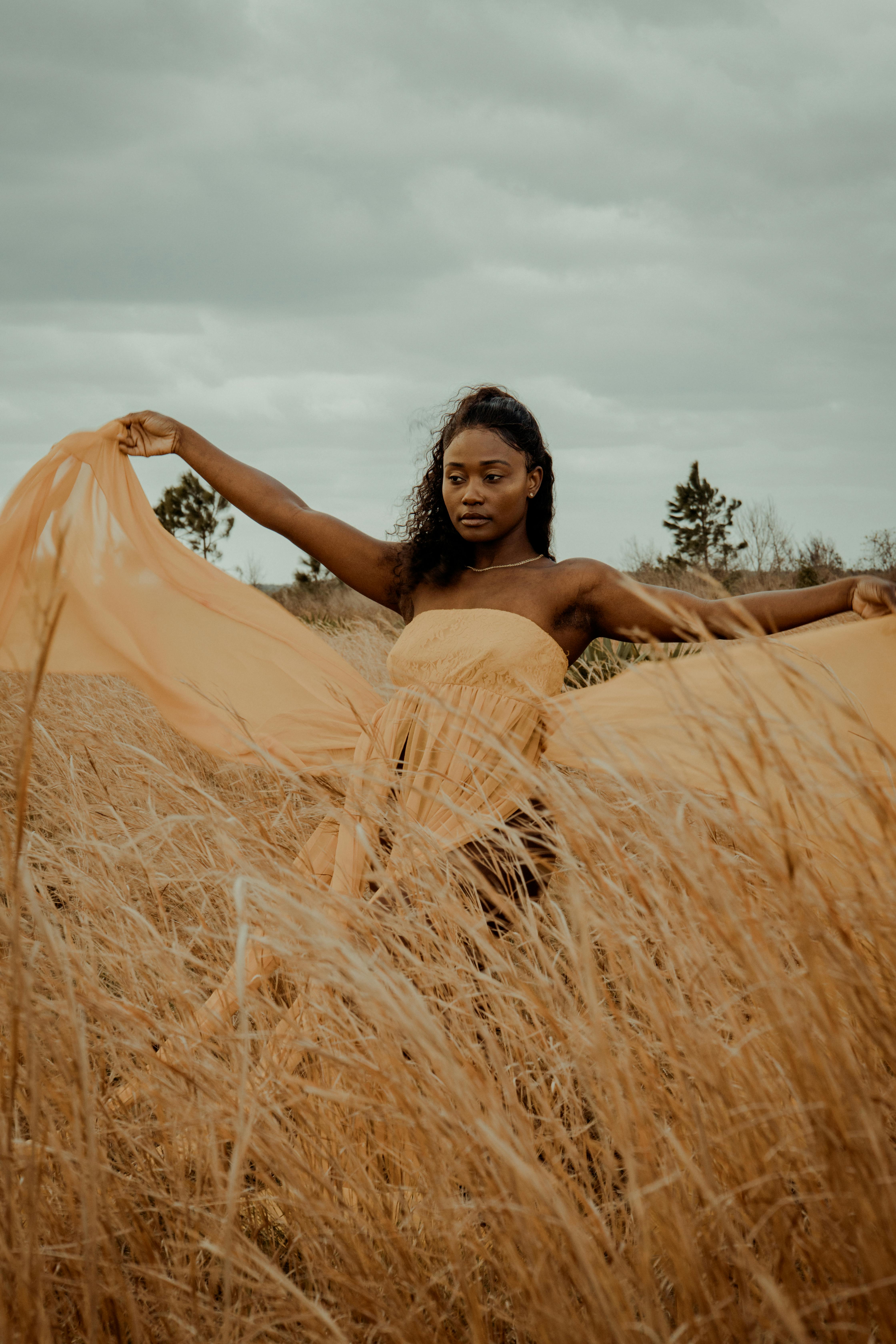 grátis Foto profissional grátis de acontecimento, adulto, amarelo Foto profissional