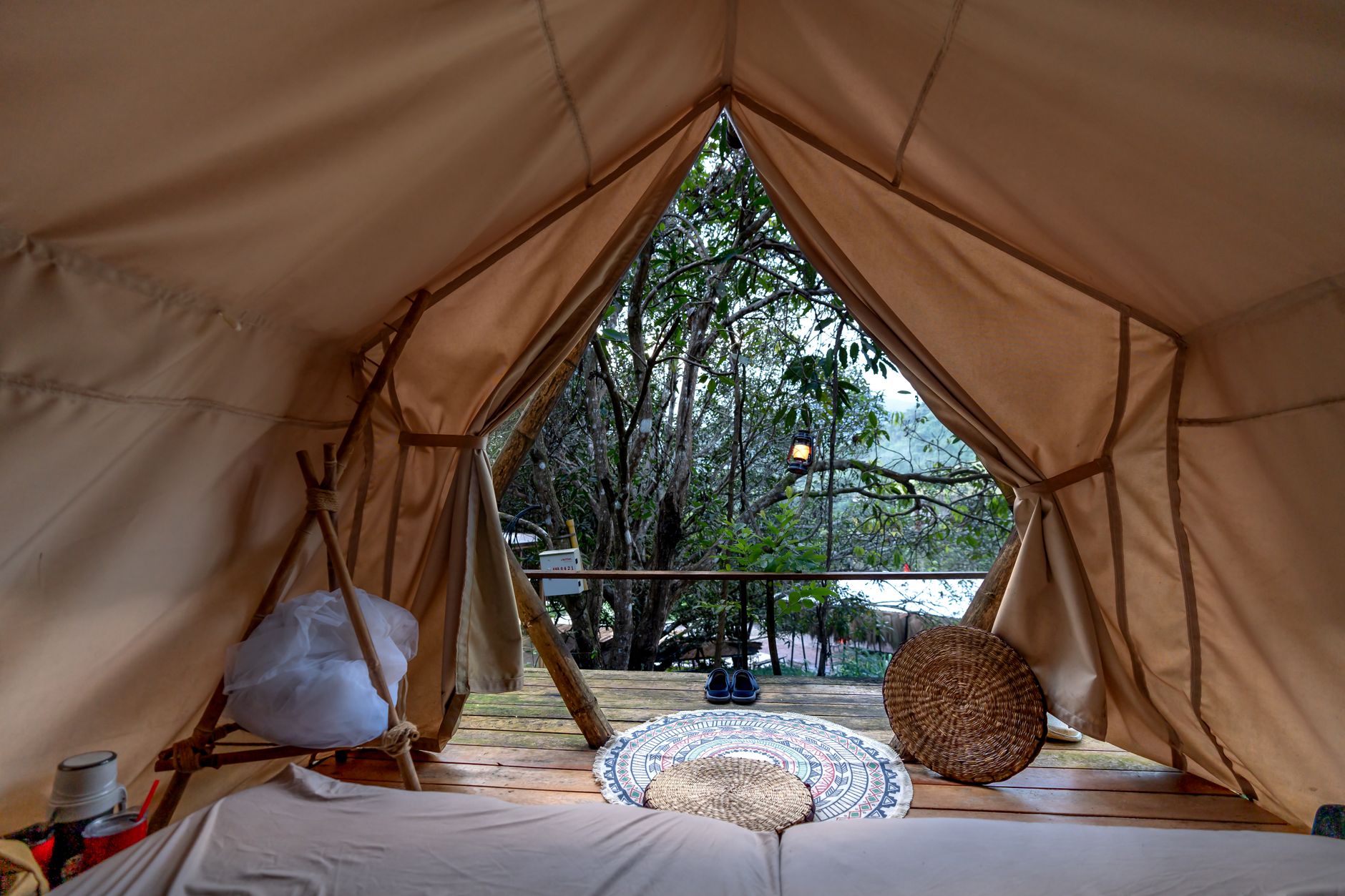 Pilihan Akomodasi: Dari Tenda Konvensional hingga Glamping Modern - ciwidey ranca upas Pilihan Akomodasi: Dari Tenda Konvensional hingga Glamping Modern - ciwidey ranca upas