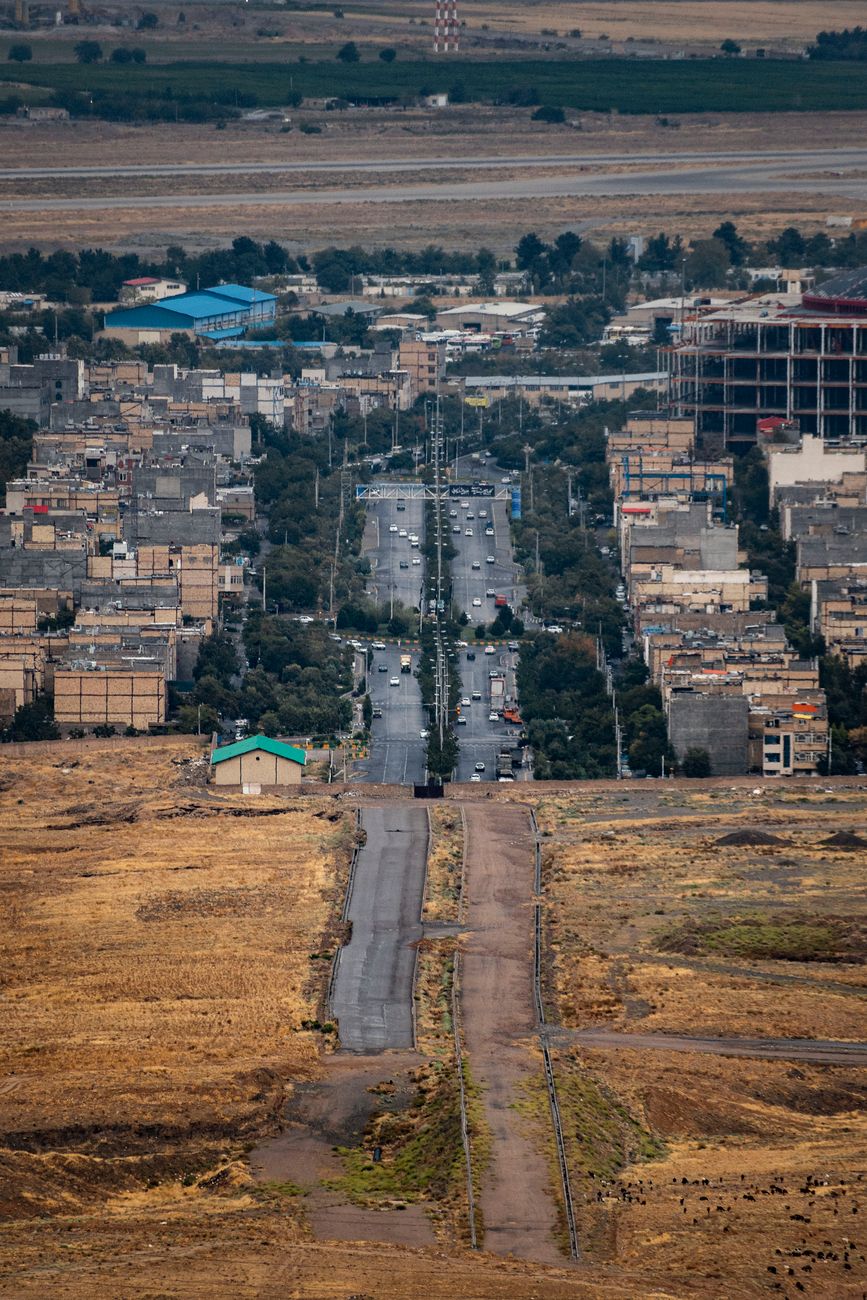 Irán zrýchľuje vykopávanie rakiet a munície počas prímeria s USA