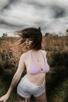 Portrait of a young woman outdoors with a vibrant style and carefree vibe.
