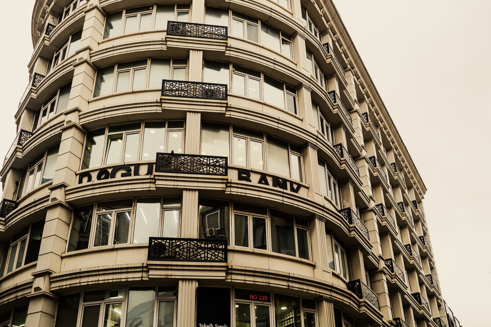 Italian Police Uncover €110M Mafia Banking Scheme Using Crypto