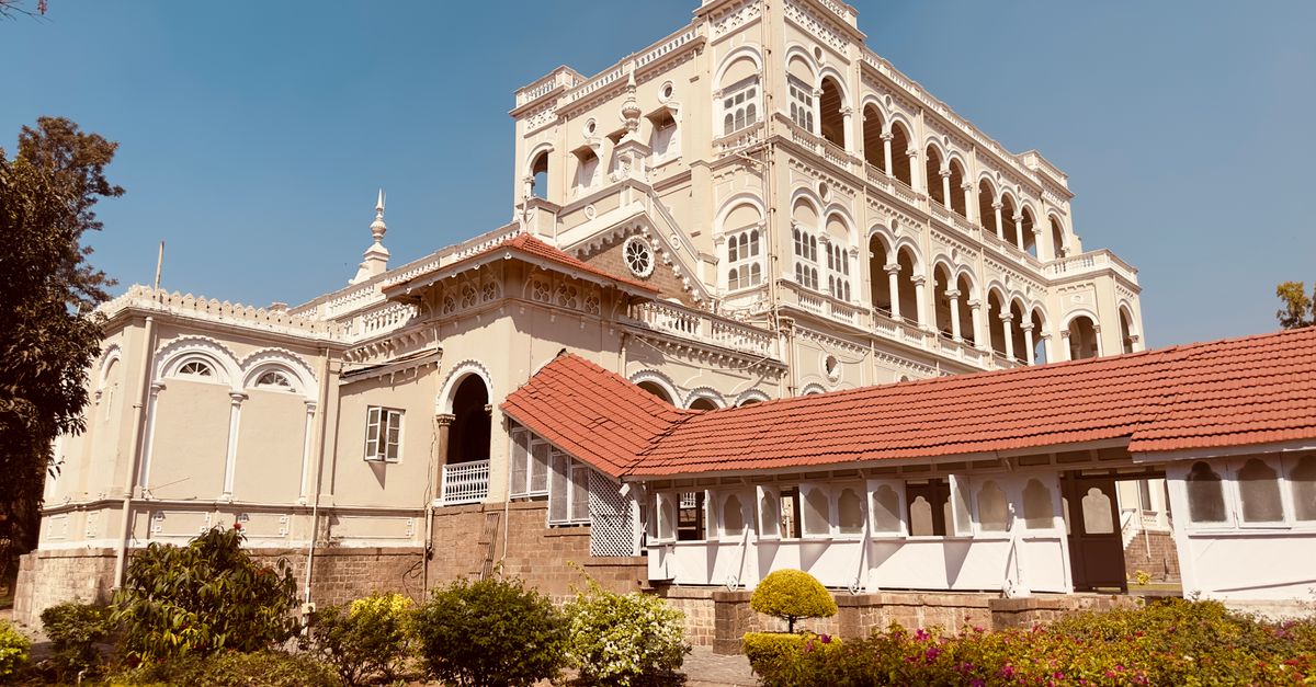 Maharashtra Lokayukta meets Governor, submits 2025 annual report