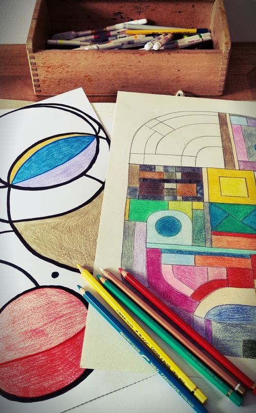 Free Vibrant geometric art with colored pencils on a desk, perfect for creativity and education themes. Stock Photo
