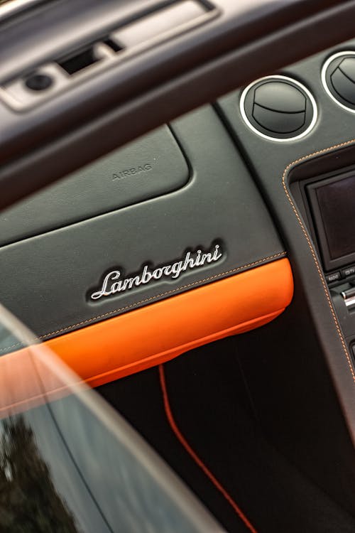 Foto d'estoc gratuïta de Interior de cotxe, Lamborghini, logo