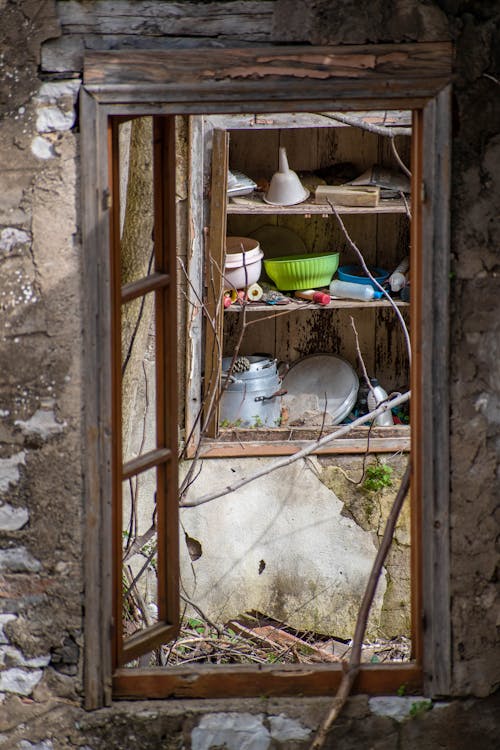 Kostenloses Stock Foto zu fenster, kaputt, töpfe