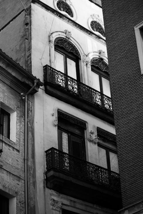 Black and White Photo of a Townhouse 