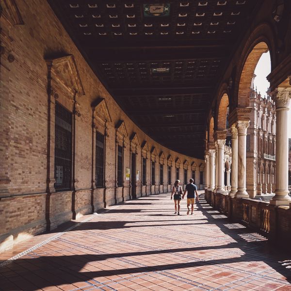 Arched colonnade walkway, photo by Ricky Esquivel on Pexels