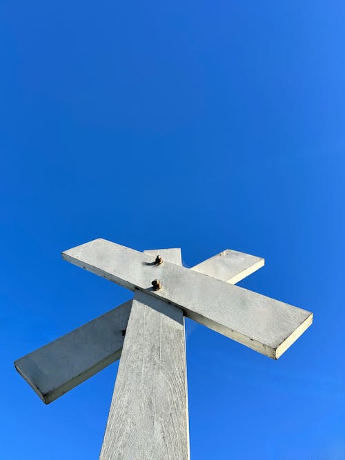 Безкоштовне стокове фото на тему «блакитне небо, вертикальні постріл, дерев’яний»
