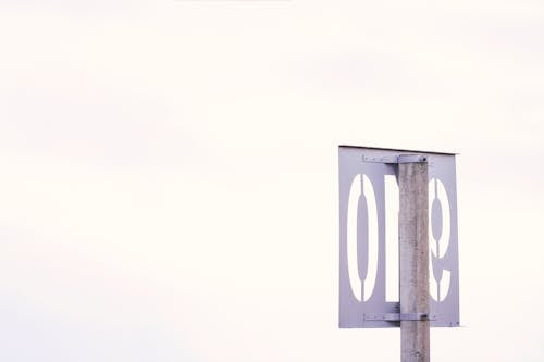 Безкоштовне стокове фото на тему «дорожні знаки, знак, номер»