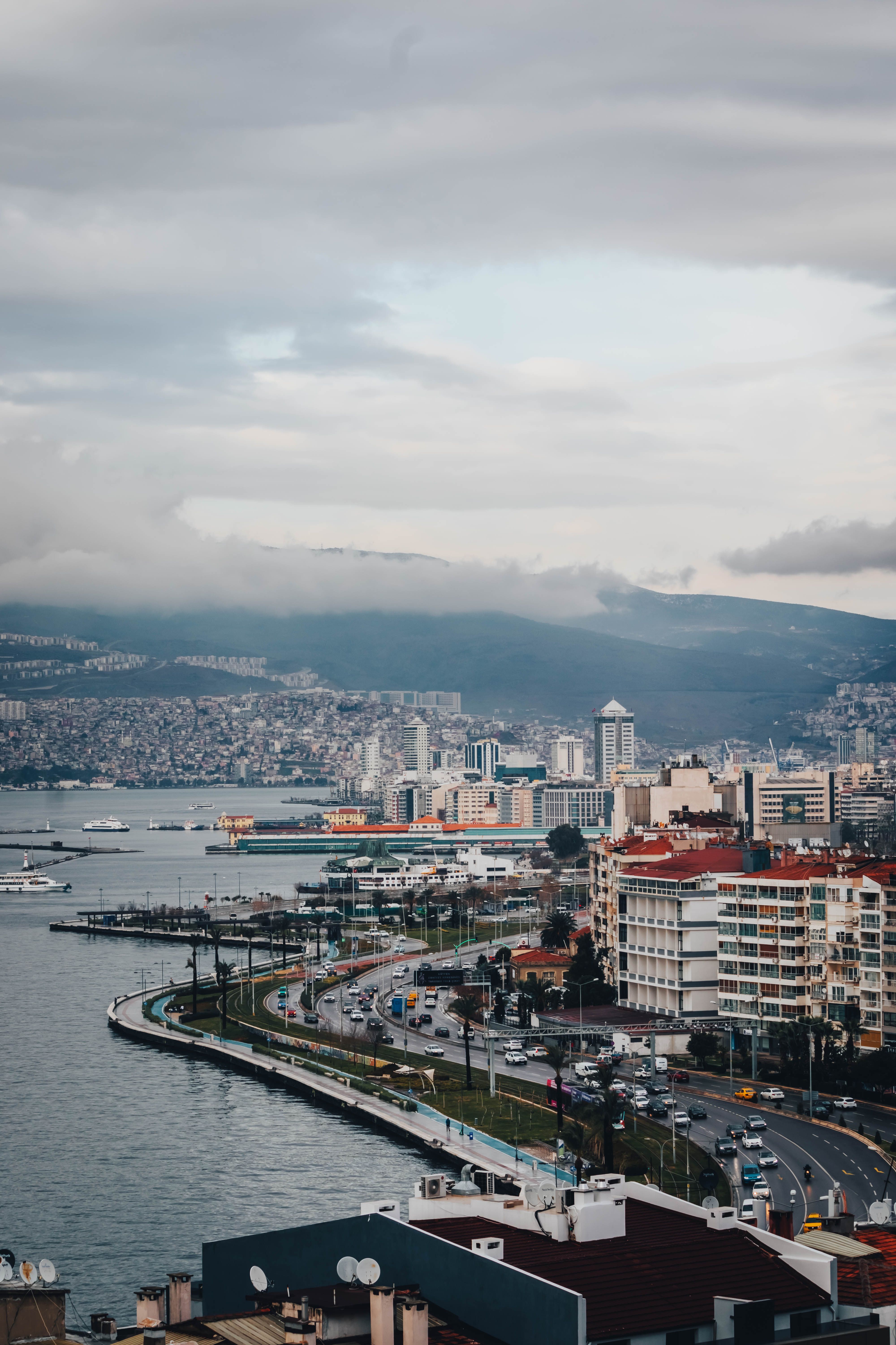 İzmir’de Üniversite Okumak: Kaç Üniversite Var, Kaç Öğrenci Yaşıyor ve Öğrenci Hayatı Nasıl? - Görsel 3