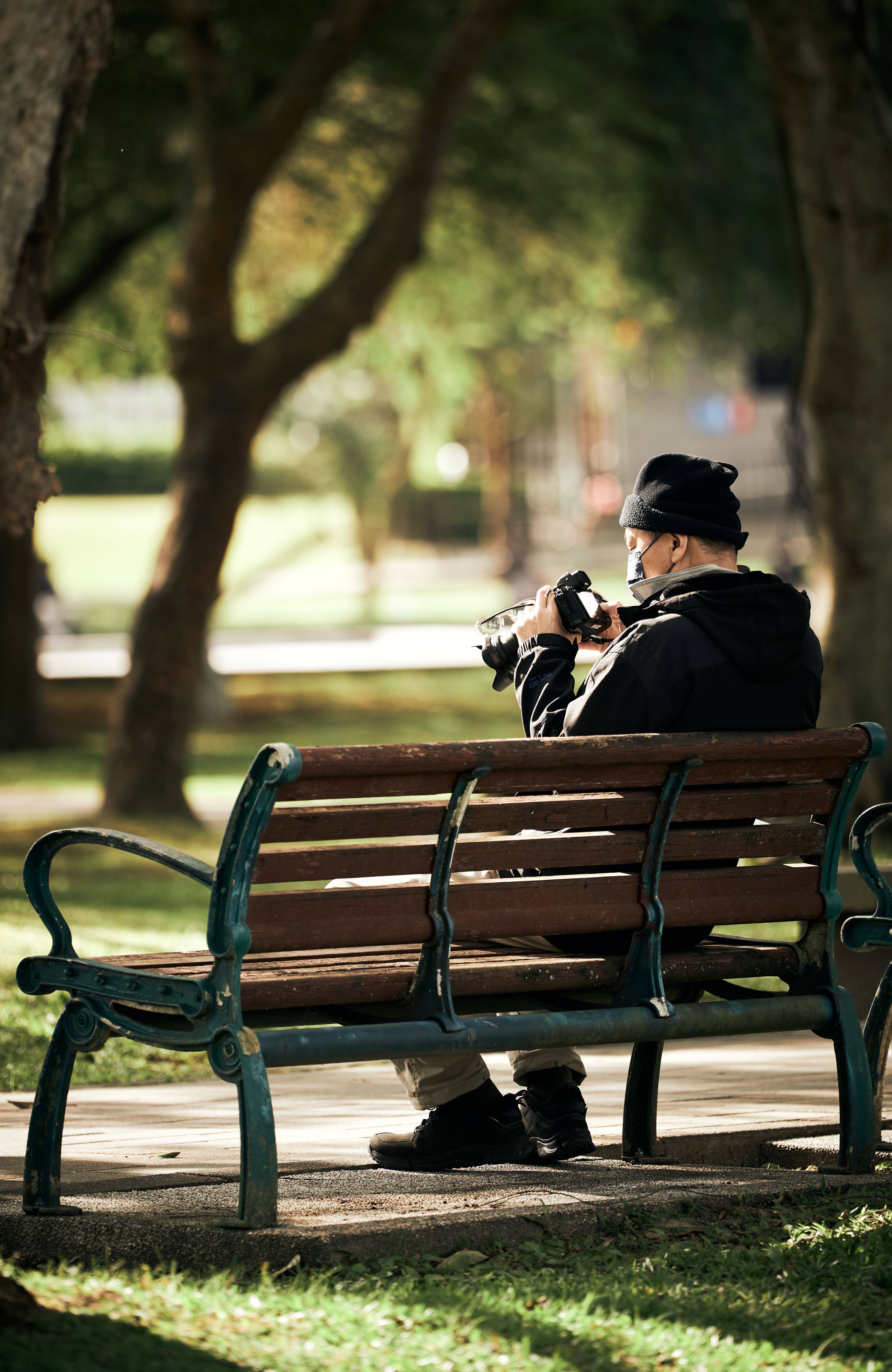 Cómo fotografiar momentos reales sin detener la caminata — detecta pequeños cambios en la escena