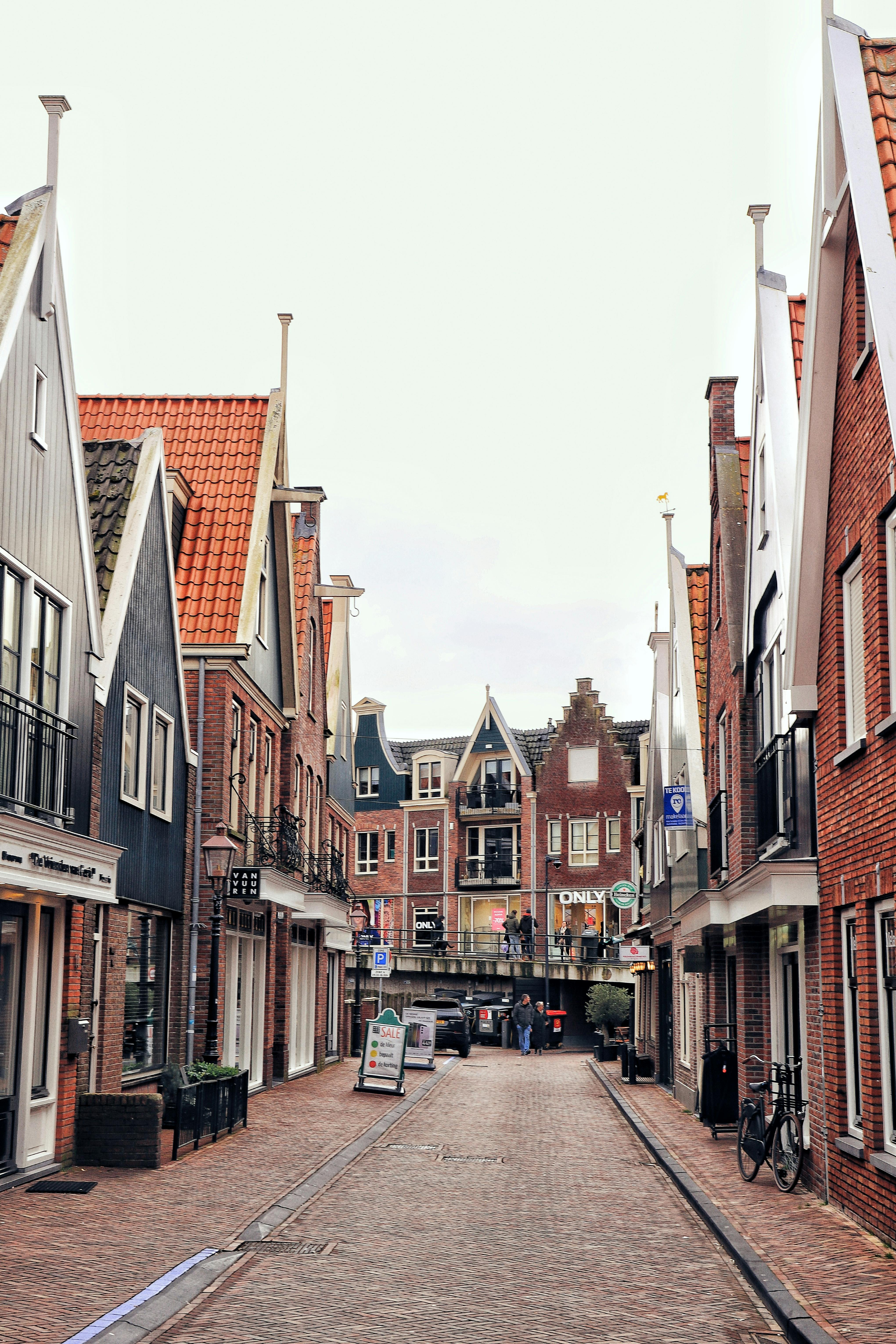 Melodieus aankomst Traditie Free stock photo of alley, architecture, bridge, bruges, building, canal,  city, cobblestone, downtown, dutch, dutch architecture, family, house,  narrow, old town, outdoors, pavement, street, town, travel photos, urban,  weekend, window