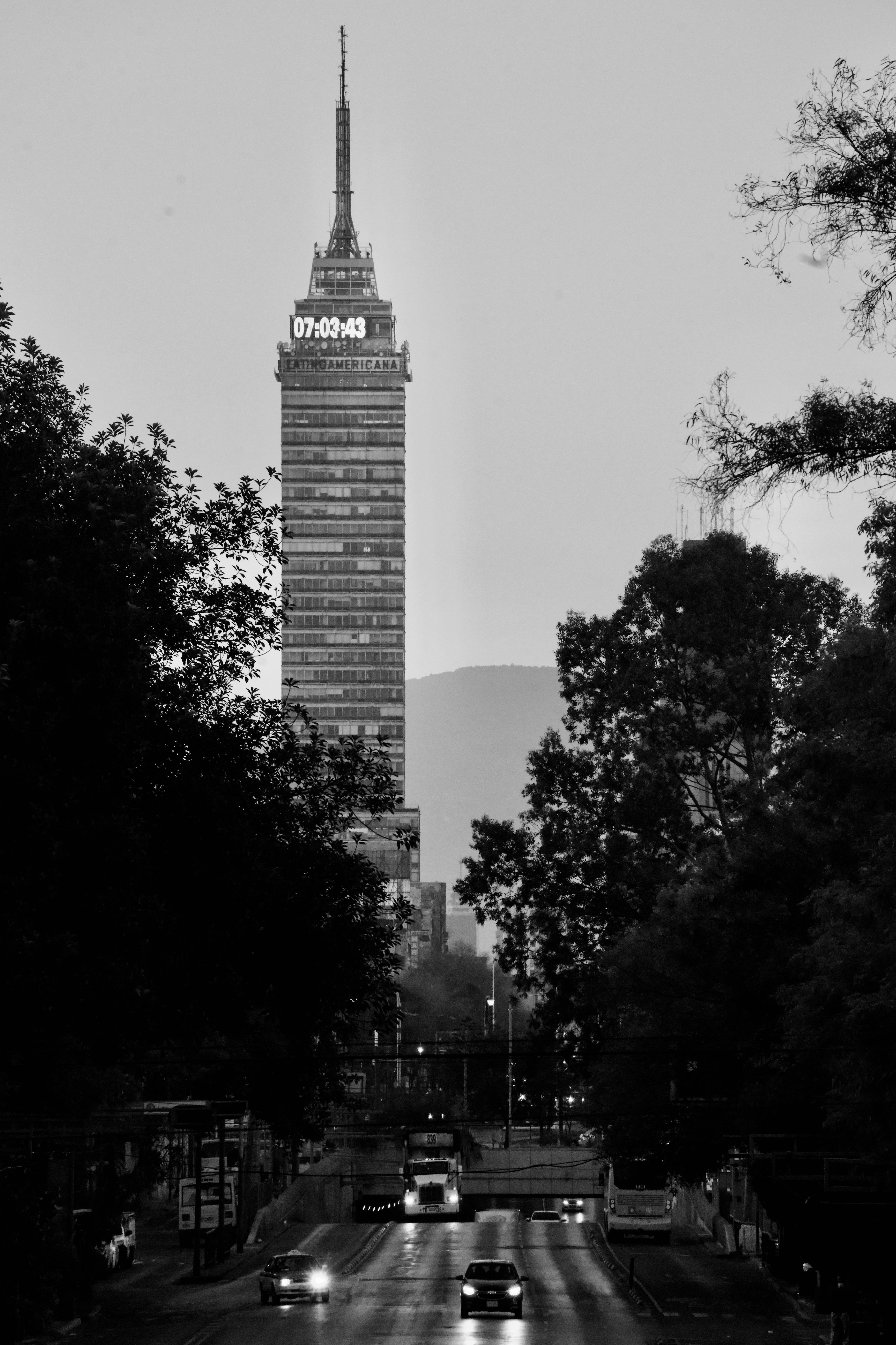 Monochrome view of Mexico City's Torre Latinoamericana with evening traffic.