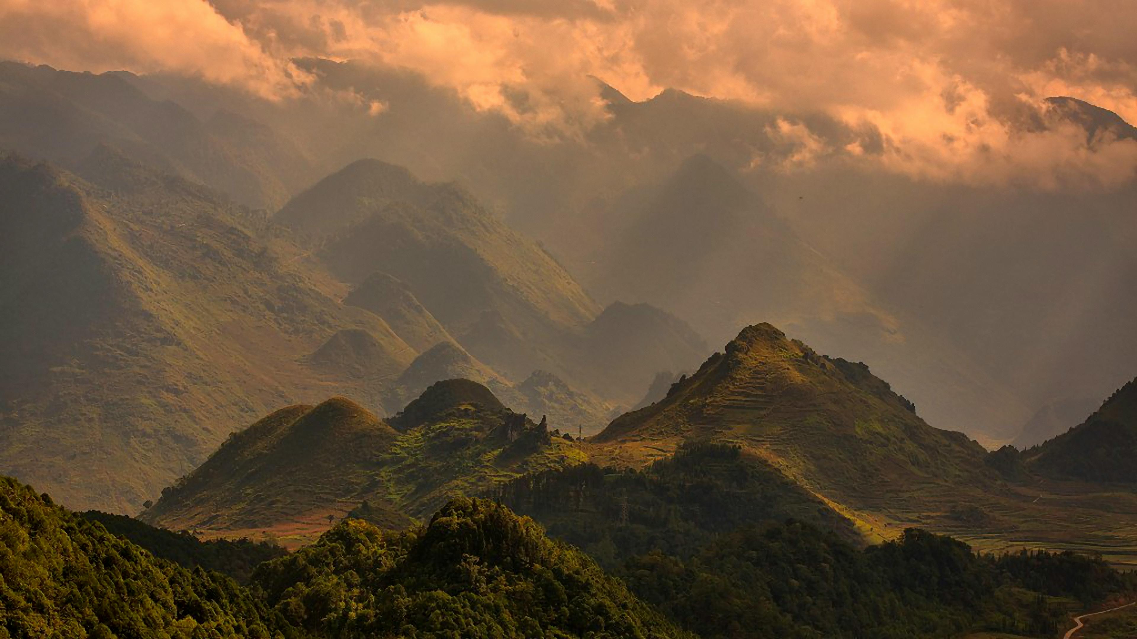 越南吉莱日落时分的雅山，景色宁静