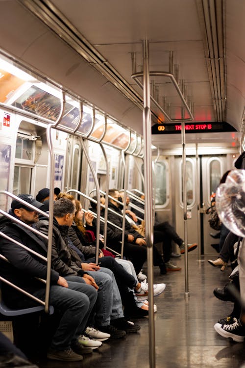 Foto stok gratis duduk, kendaraan umum, kereta bawah tanah