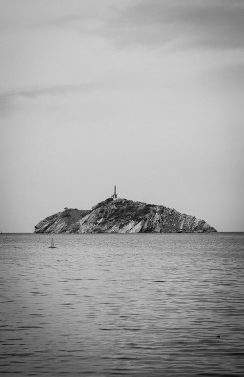 An Islet on the Sea