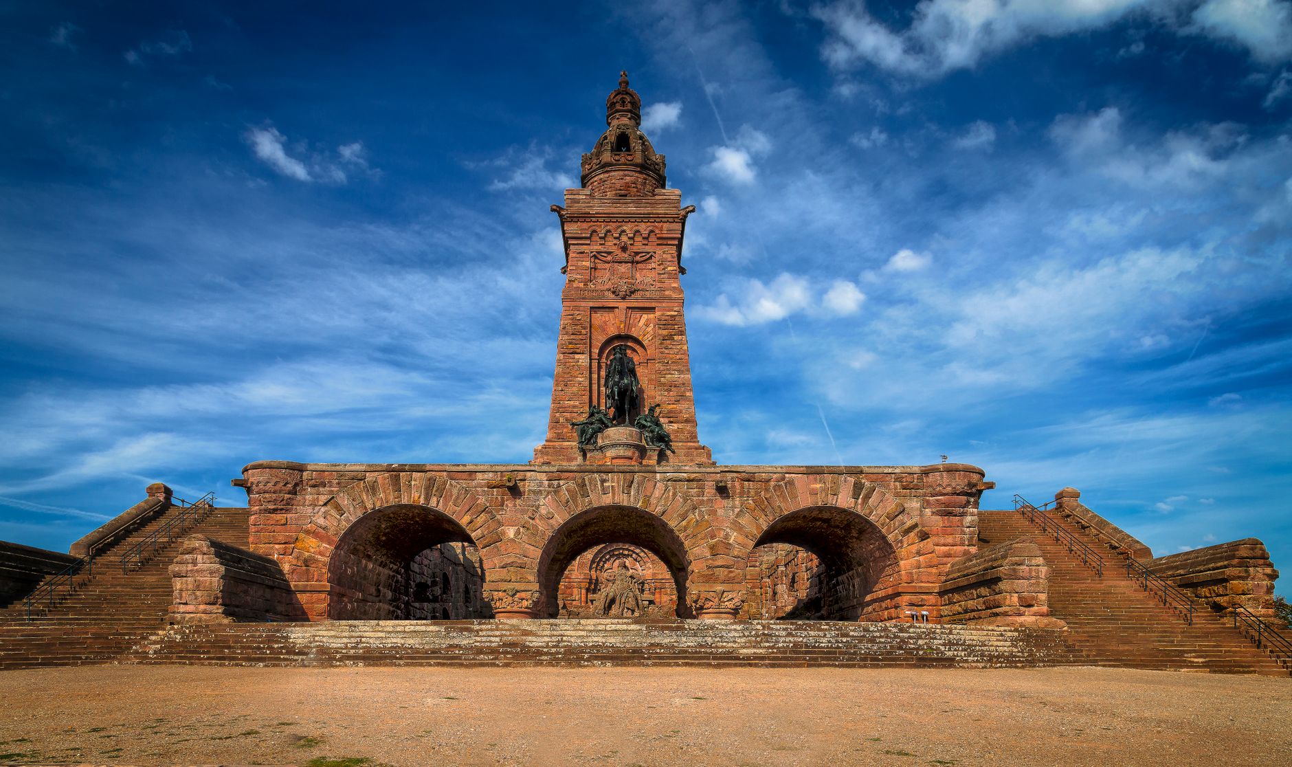 Stunning view of the Kyffhäuser Monument in Germany against a vivid blue sky. — free online jigsaw puzzle on JigsawPuzzlesFreeOnline.org