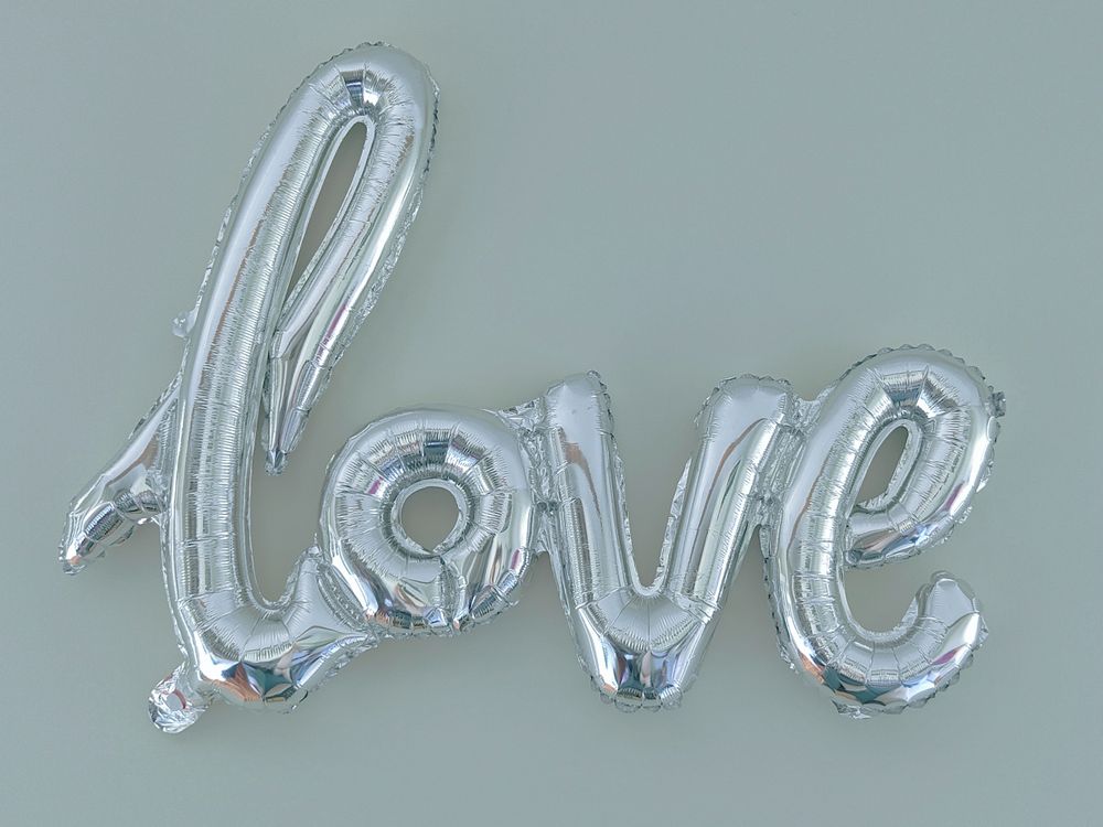 Romantische Dekoration mit Ballons