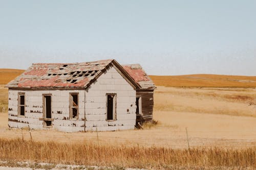 ローリングランドスケープ, 捨てられた, 放棄された家の無料の写真素材