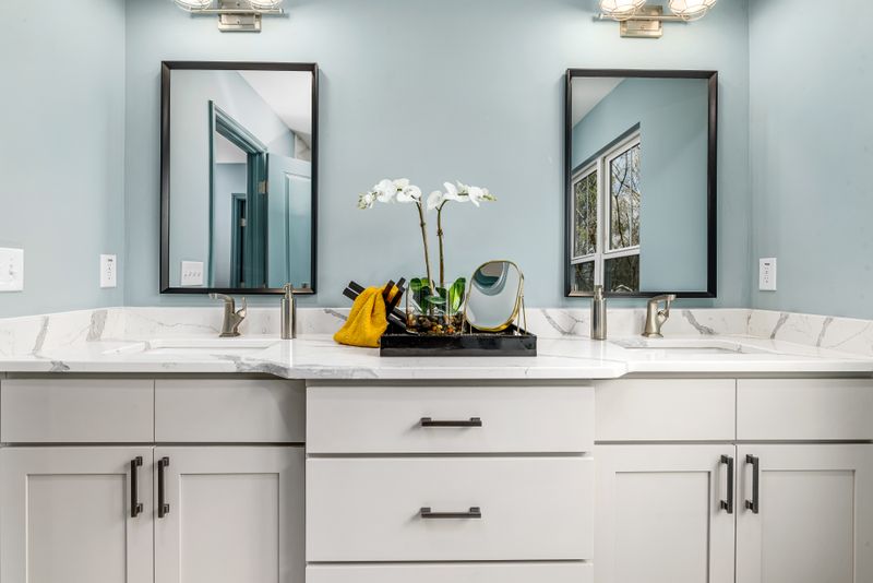 Wash basins and mixers in a finished bathroom
