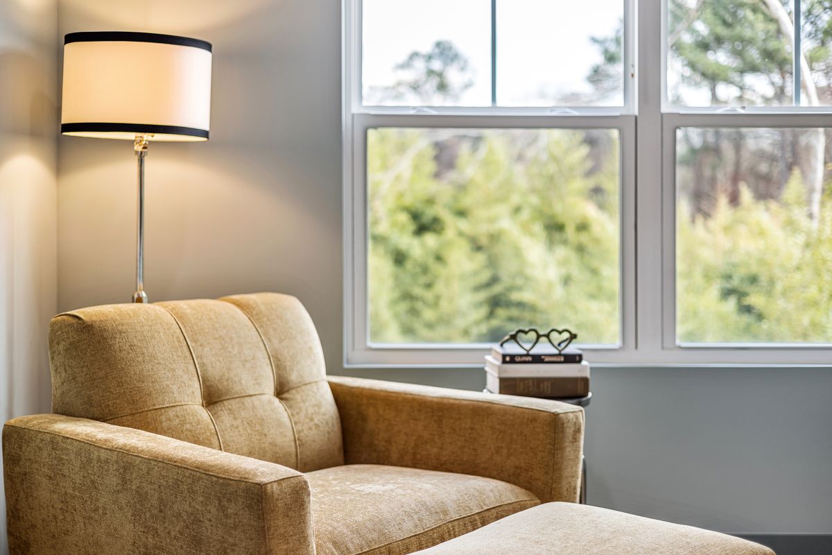 Small Reading Corner Ideas for Compact Living Rooms