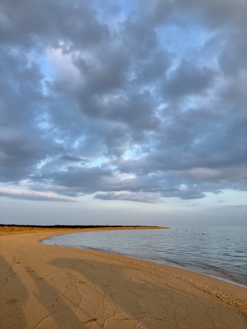 Безкоштовне стокове фото на тему «берег моря, вертикальні постріл, вода»