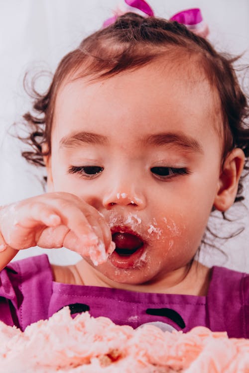 Immagine gratuita di bambino, capelli castani, cibo