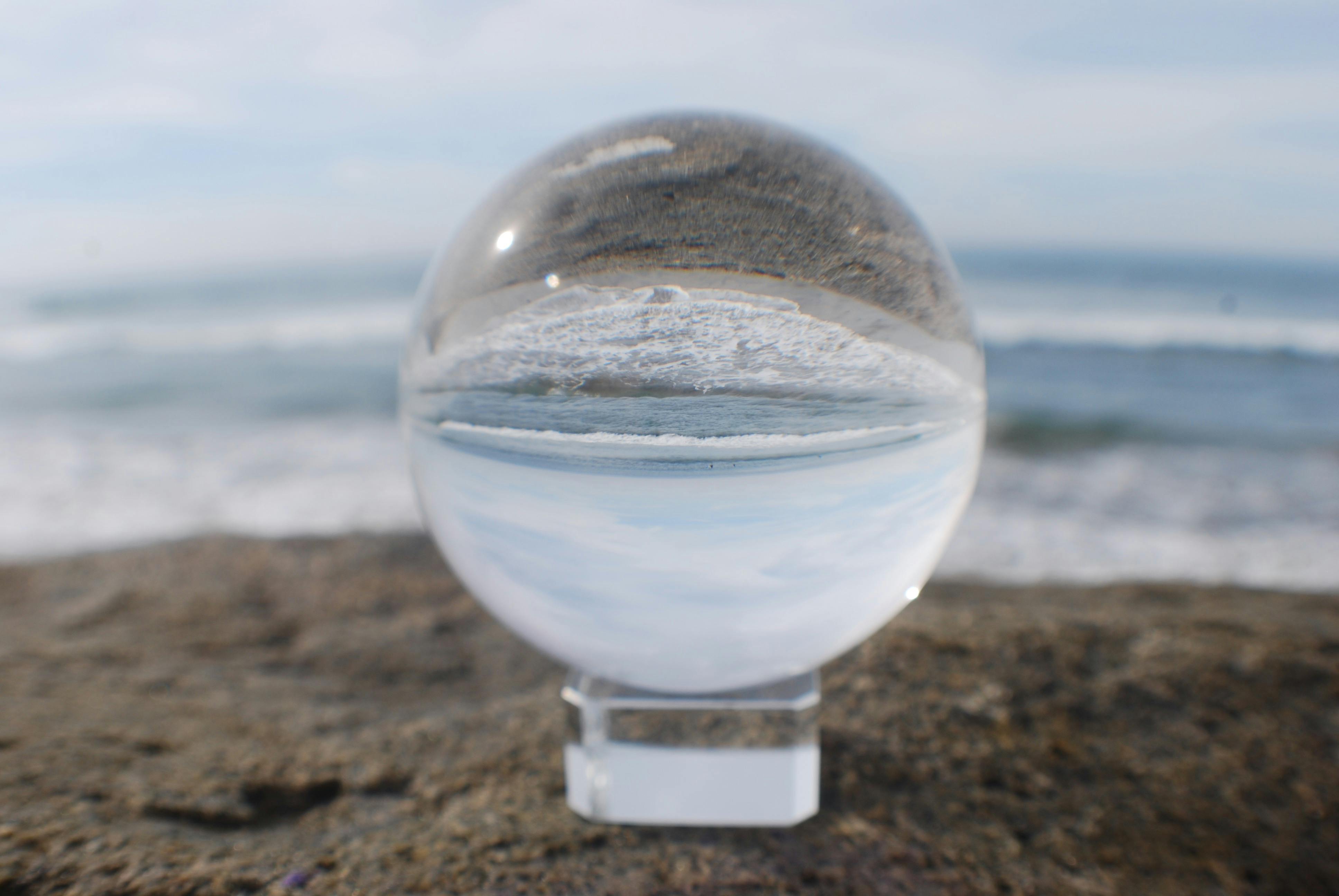 办公桌上的合同文件