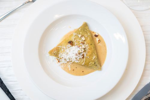 Free Top view of a gourmet ravioli dish with parmesan and a nutty cream sauce, perfect for dining inspiration. Stock Photo