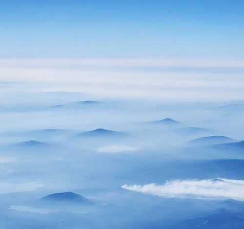 Foto profissional grátis de acima das nuvens!, cordilheiras, enevoado