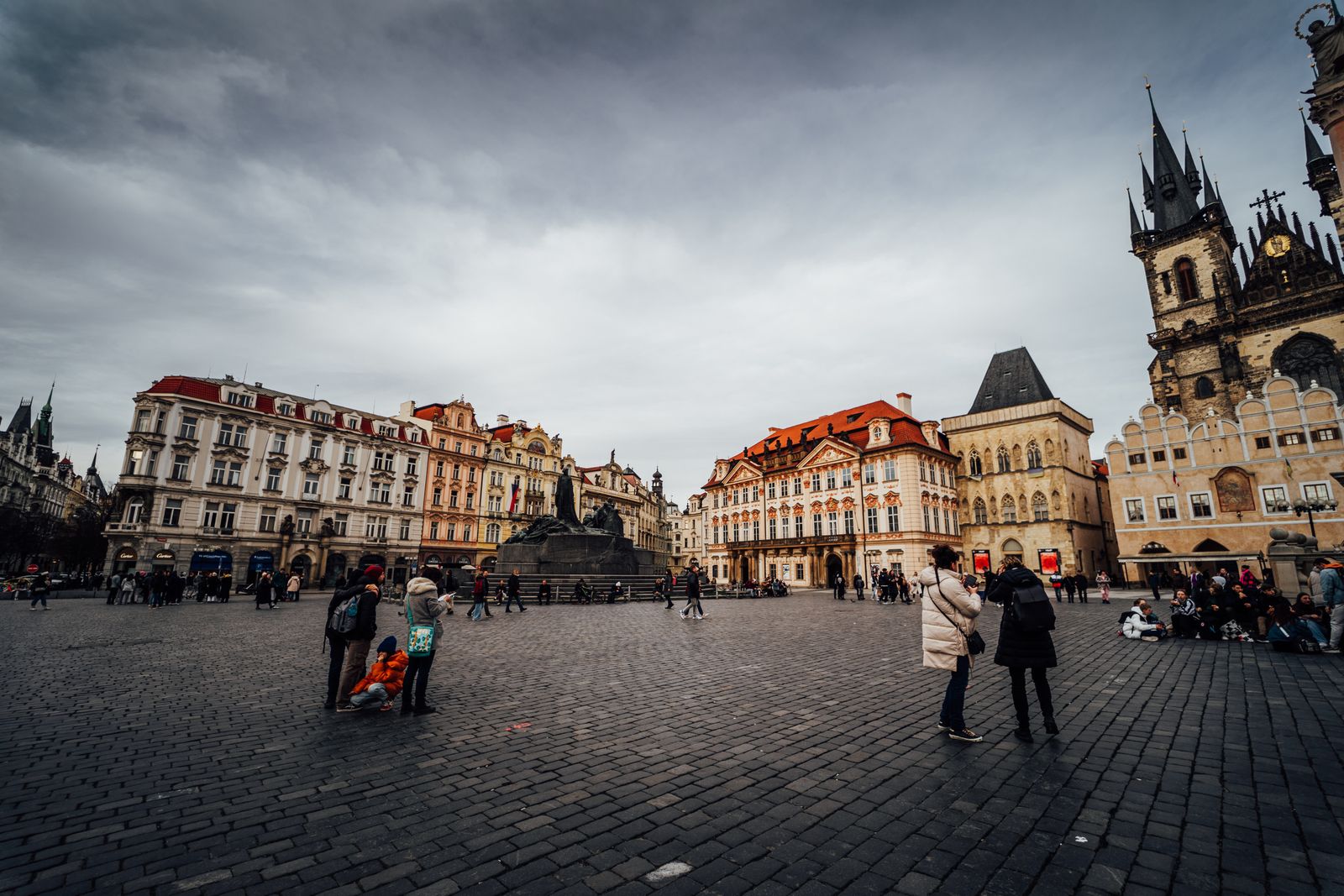 Cazare în Praga: Piața Orașului Vechi cu biserica Týn
