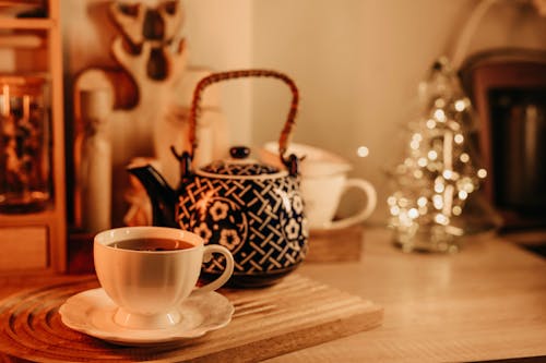 Základová fotografie zdarma na téma bílý pohár, čaj, černá čajová konvice