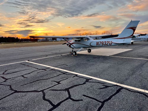 Безкоштовне стокове фото на тему «cessna, cessna 150, вікна літака»