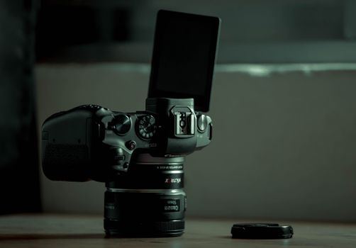 Close-up of a professional DSLR camera with a flip screen, perfect for photography enthusiasts.