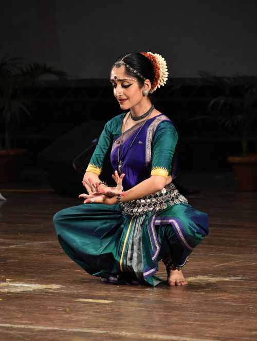 Free A woman performs a graceful Odissi dance on stage, showcasing traditional attire and expression. Stock Photo
