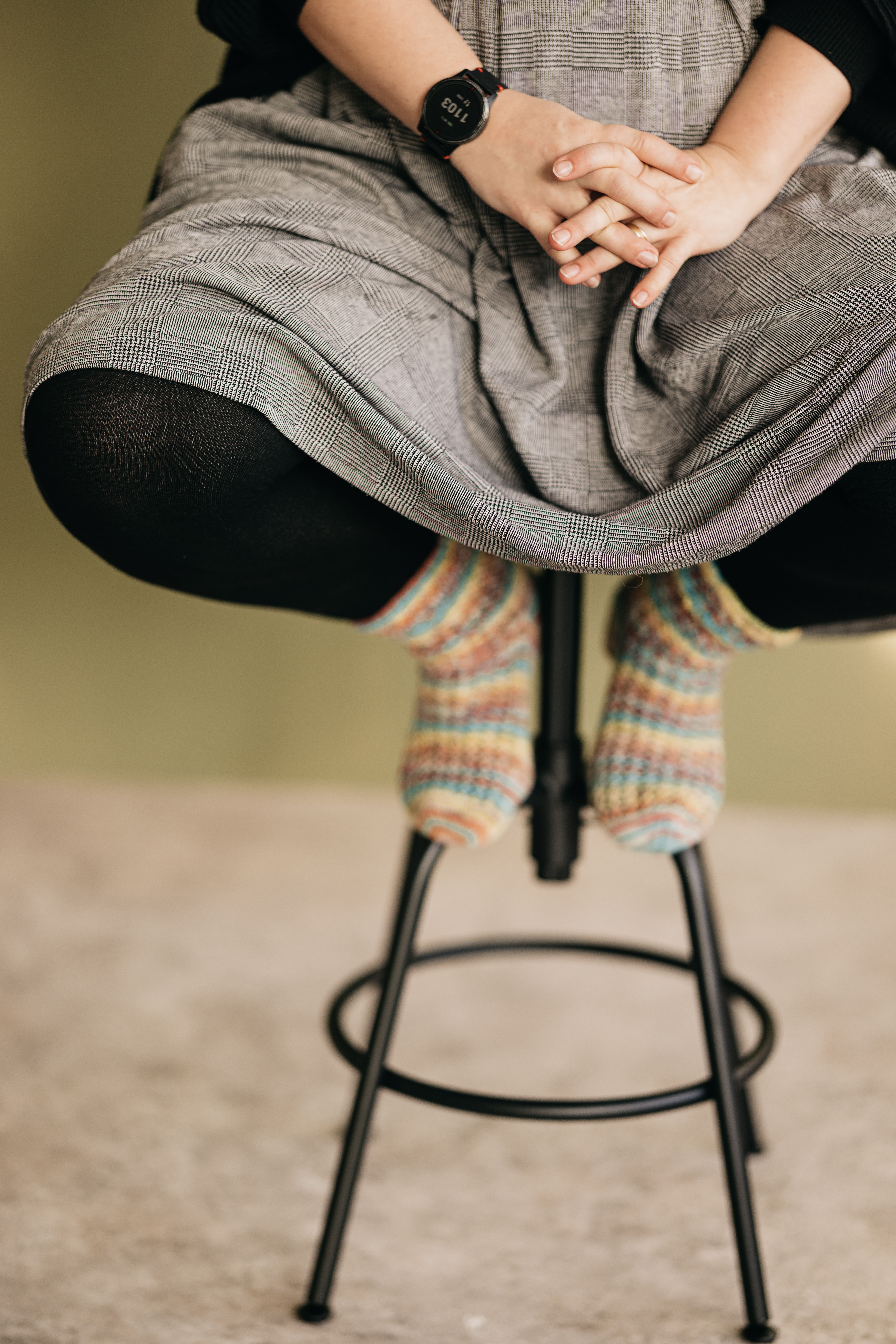 Kostenlos Kostenloses Stock Foto zu beiläufige art und weise, beine, bunte socken Stock-Foto